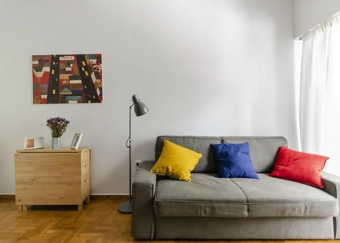 Colourful Apartment Under The Acropolis